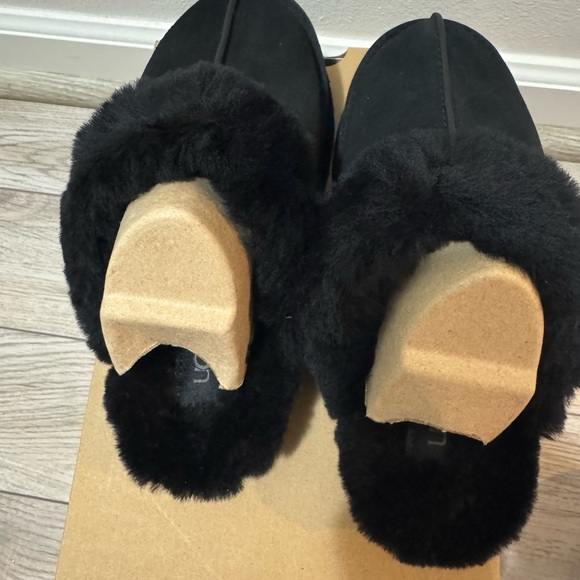 UGG Disquette Shearling Slippers – Black – NEW - Picture 2 of 4